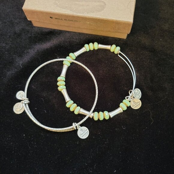 Alex and Ani Bracelet Green Beaded Bangle Set Silver Tone Missing Dragonfly - Picture 3 of 13